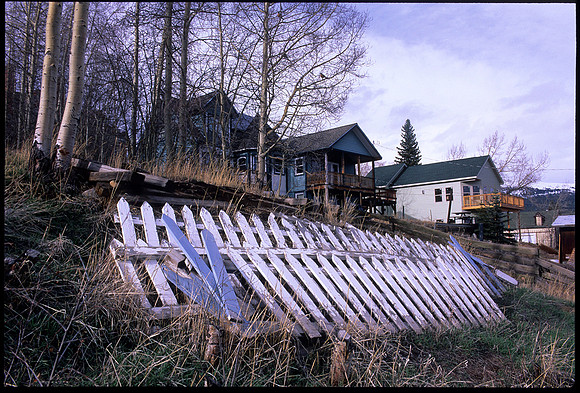 frame 09-white picket fence