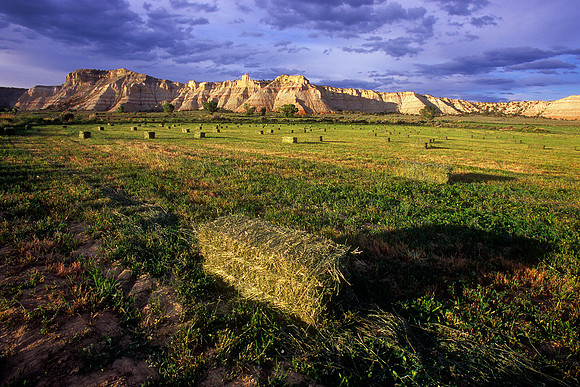 frame 22 haybales-f