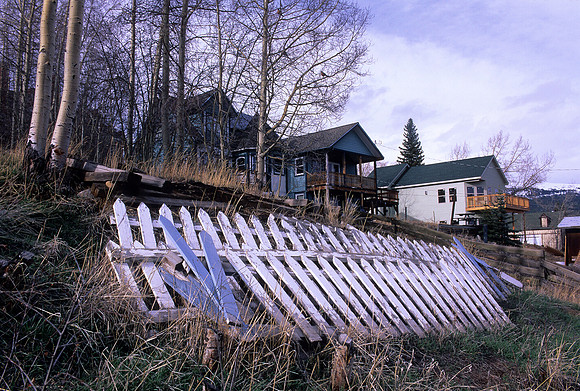 frame 09-white picket fence